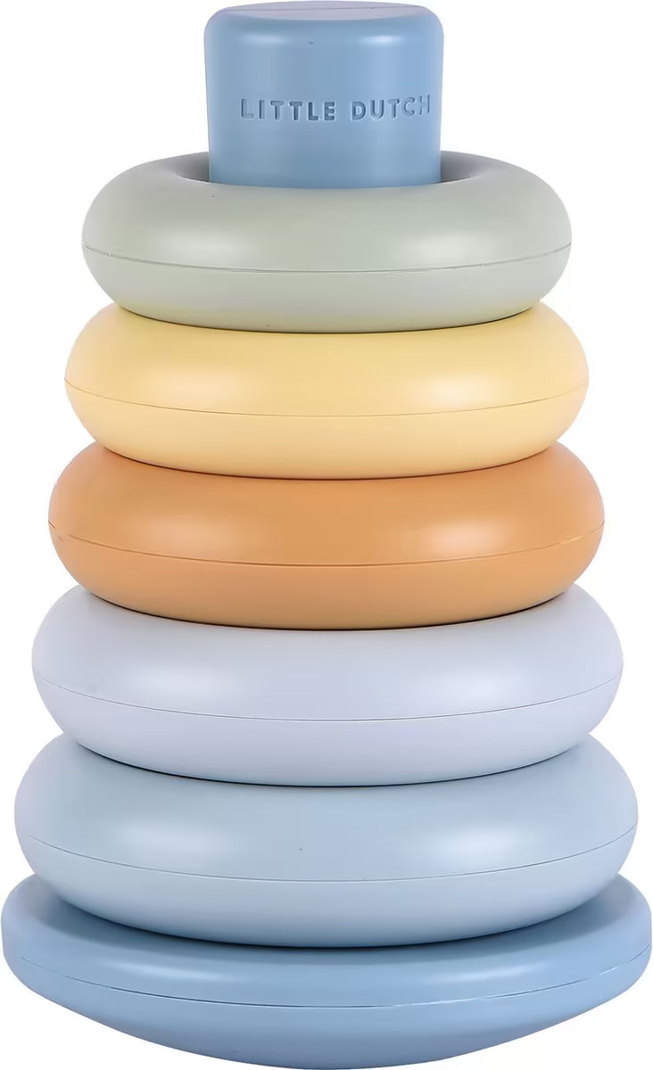 Little Dutch Stapelringen Blauw compleet opgebouwd als stapeltoren, ideaal educatief speelgoed voor peuters.