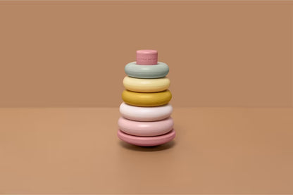 Little Dutch Stapelringen Roze stapeltoren volledig opgebouwd, educatief speelgoed in zachte pastelkleuren.