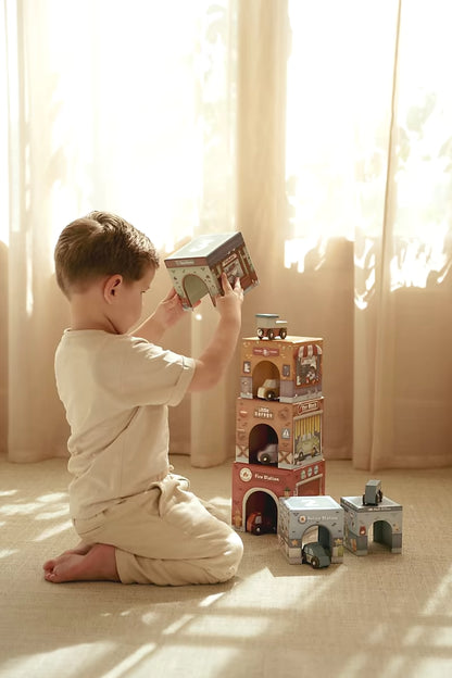 Little Dutch Stapeltoren met houten auto’s, Montessori speelgoed dat kinderen stimuleert in fantasie en motoriek.