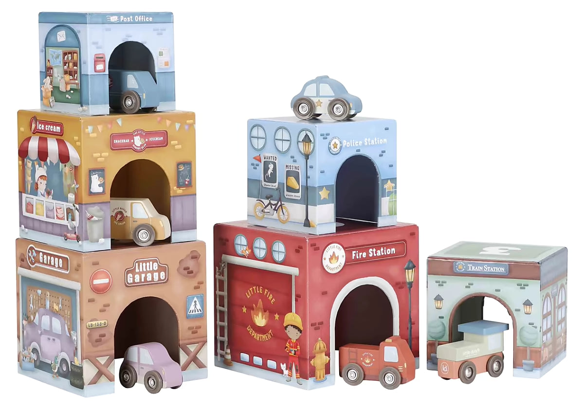 Little Dutch Stapeltoren met houten speelgoed blokken en auto’s, duurzaam speelgoed in hout voor peuters.