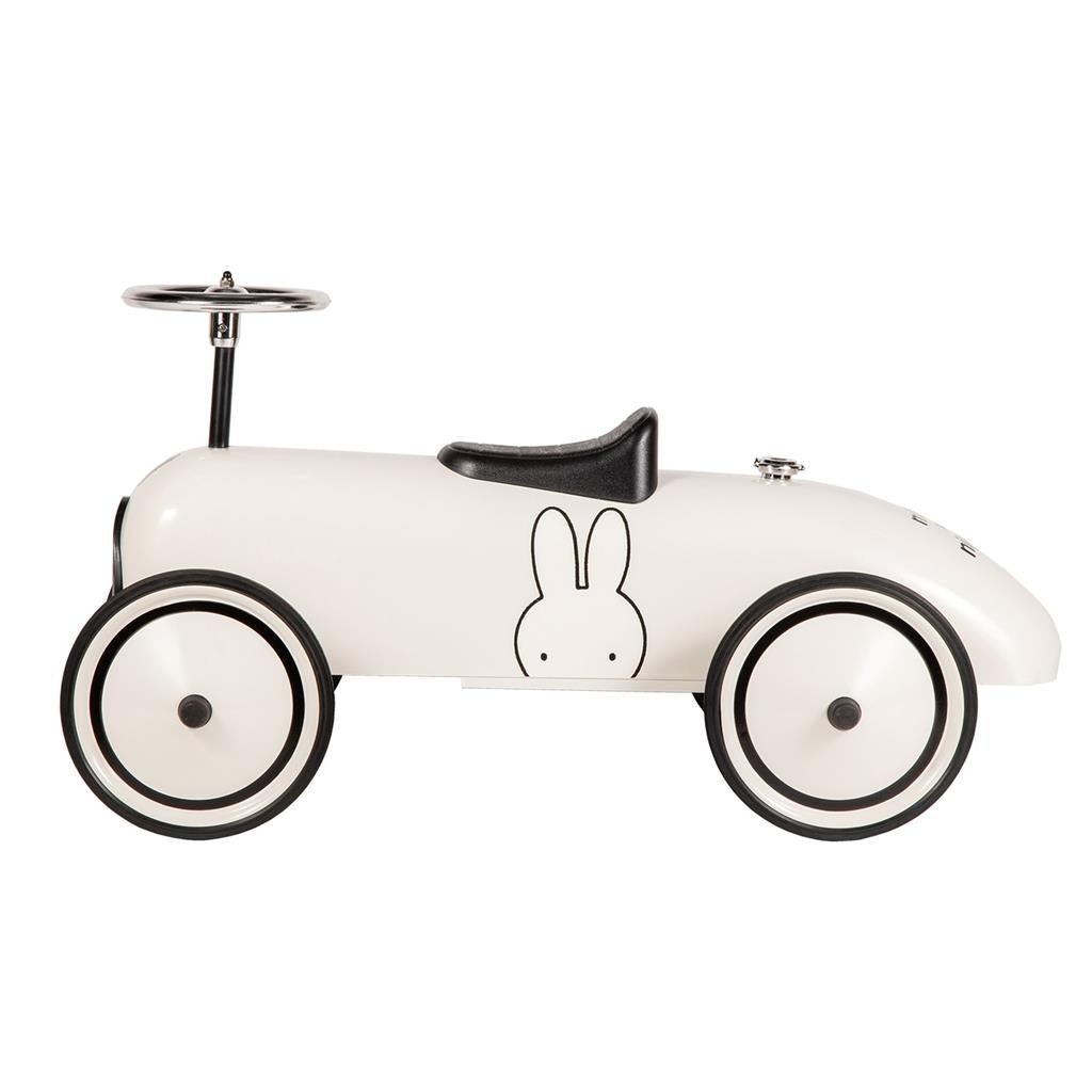 Loopauto Nijntje zijaanzicht profiel, elegant retro design met chromen stuur en Miffy karakterillustratie