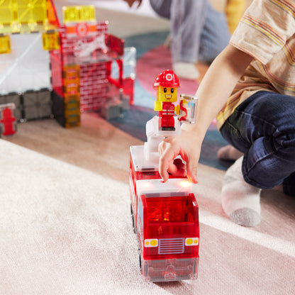 Magnetic magna tiles brandweerwagen close-up met MicroMags figuur op uitschuifbare ladder met lichteffect