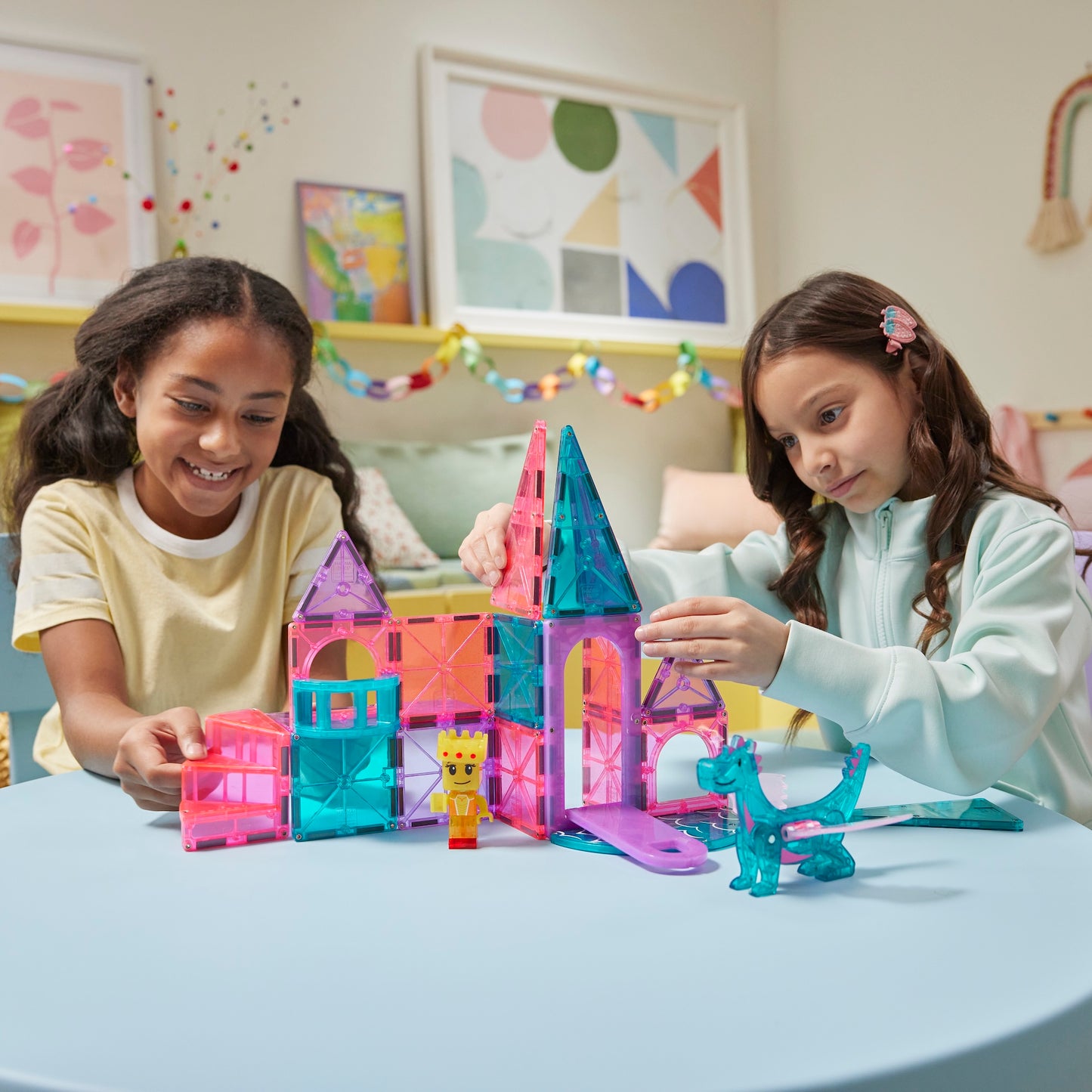 Magnetic magna tiles Castle twee kinderen bouwen samen kleurrijk kasteel met 25 magnetische tegels