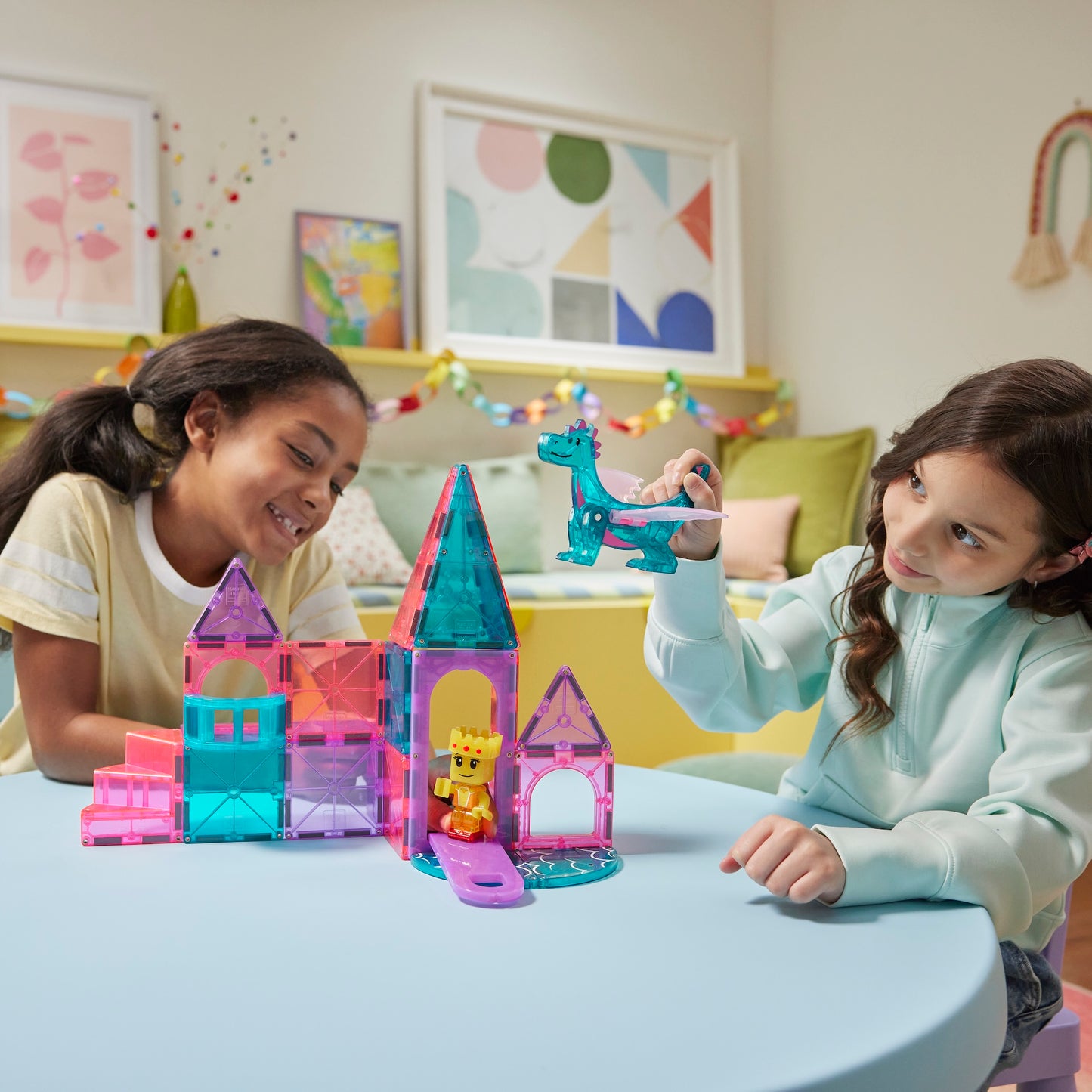 Magnetic magna tiles Castle kinderen spelen met MicroMags draak en kasteel magnetisch speelgoed