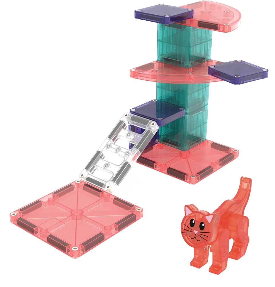 Cat Tree speelboom van Magna Tiles met roze en blauwe tegels en een rode kat naast een magnetisch trapje.