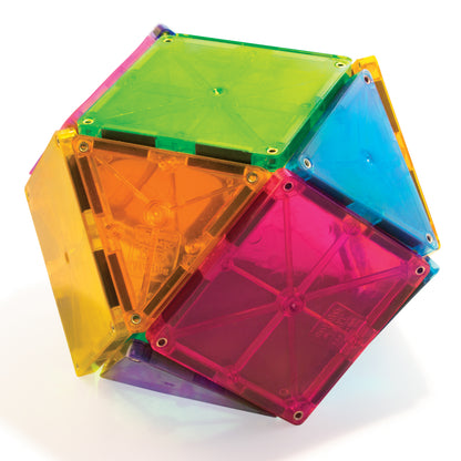 Detailfoto magnetic magna tiles classic kubus met gekleurde vierkanten en driehoeken zichtbare magneten