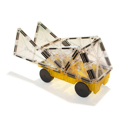 MAGNA-TILES® Magnetische Magna Tiles Auto's Groen & Geel hebben transparante magnetische vormen op een chassis met zwarte wielen.