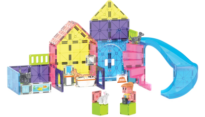 Gebouwd Magna Tiles Pet Playhouse met glijbaan, huisjes en magnetische dierenfiguren zoals hond en kat.