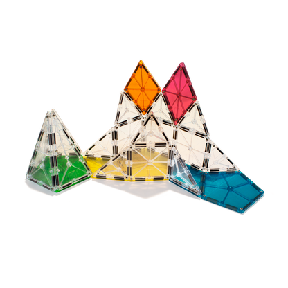 Magnetic magna tiles polygons in kleurrijke piramide vorm met 8 magnetische tegels op witte achtergrond