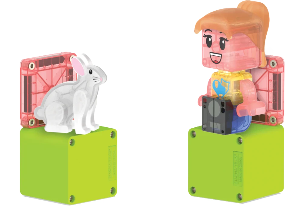 Magnetisch figuur en wit konijn op groene blokjes uit de kleurrijke Magna Tiles Pet Playhouse speelset.