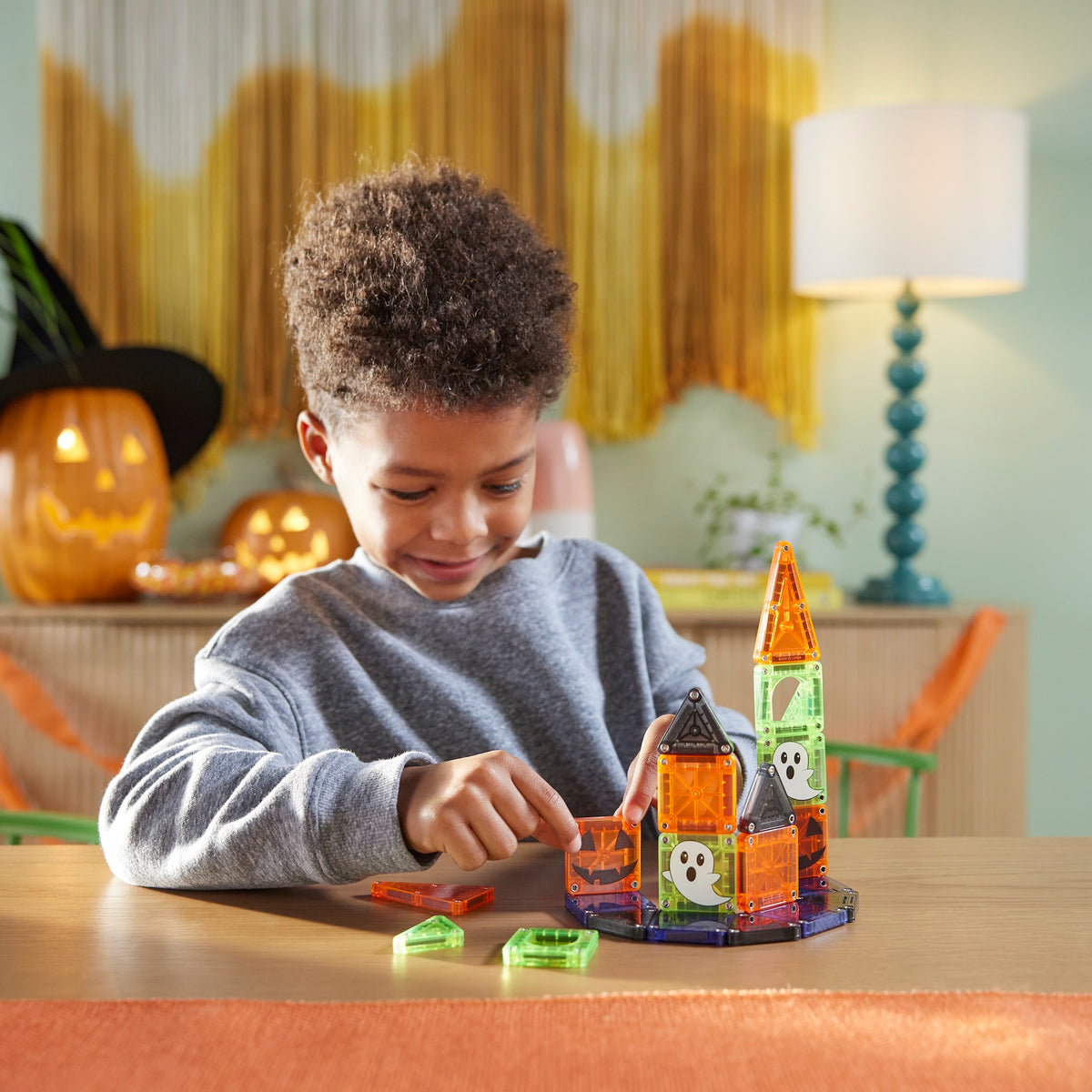 Magnetic Magna Tiles Spooky kind bouwt halloween kasteel met 24 magnetische tegels en spookjes