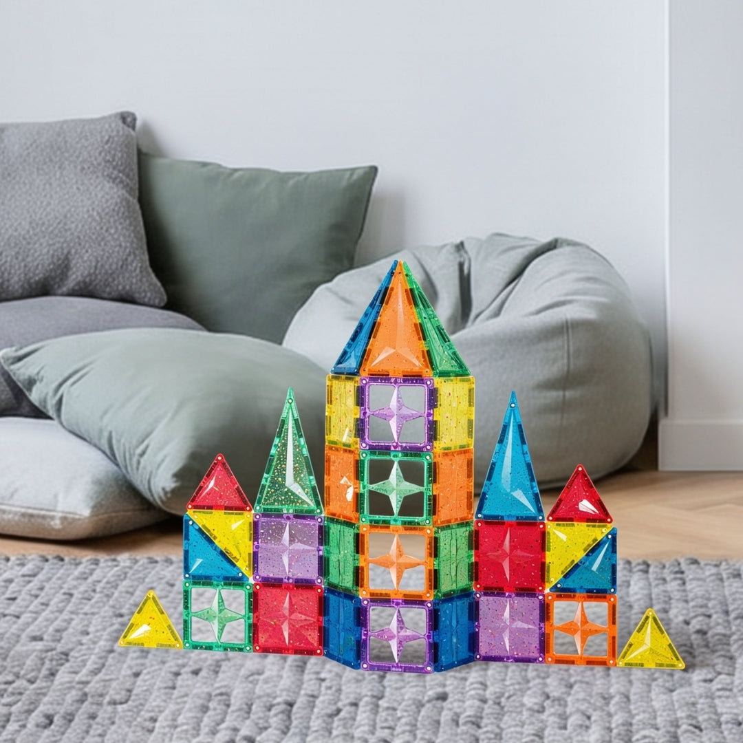 Magneet speelgoed Coblo classic kasteel gebouwd met kleurrijke glitter tegels op vloerkleed