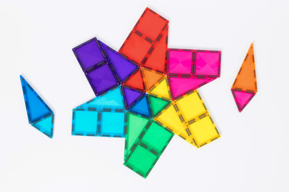 Magneet speelgoed bovenaanzicht met gekleurde vierkanten en driehoeken van Connetix Bright op witte achtergrond