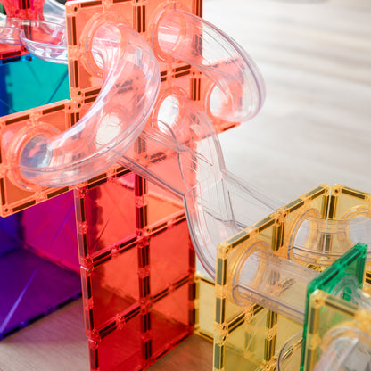 Magneet speelgoed Connetix Ball Run detail transparante glijbaan met gekleurde tiles kinderen