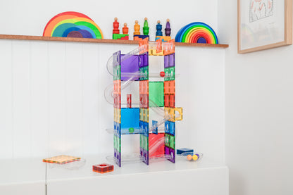 Magneet speelgoed Connetix knikkerbaan met kleurrijke tiles en transparante railsysteem