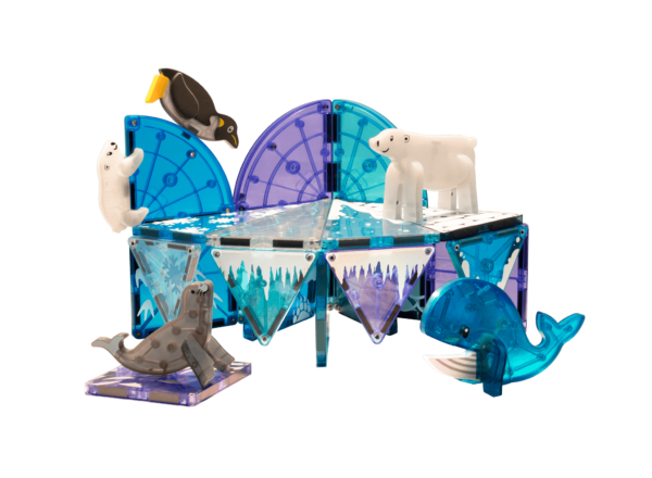 Magnetic Magna Tiles Arctic Animals, speelgoed opgezet in met ijsberen, walvis, zeehond en een pinguïn op een ijsberg.