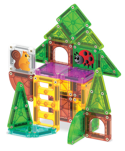 Magnetic magna tiles boomhuis compleet gebouwd met lieveheersbeestje en eekhoorn, kleurrijke MicroMAGS