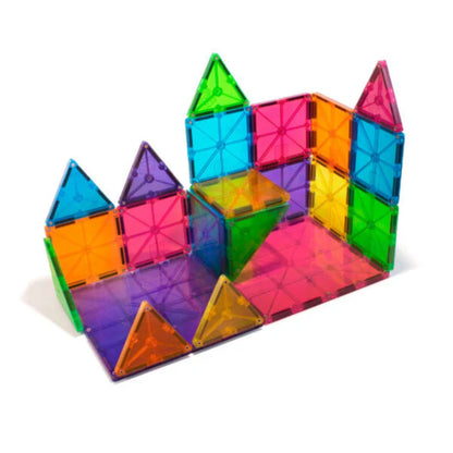 Kleurrijk kasteel gebouwd met Magnetic Magna Tiles Classic Set, 26 magnetische bouwstenen magneet speelgoed.