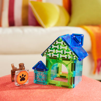 Magnetic magna tiles Dog house complete opbouw met 13 magnetische tegels op roze ondergrond woonkamer