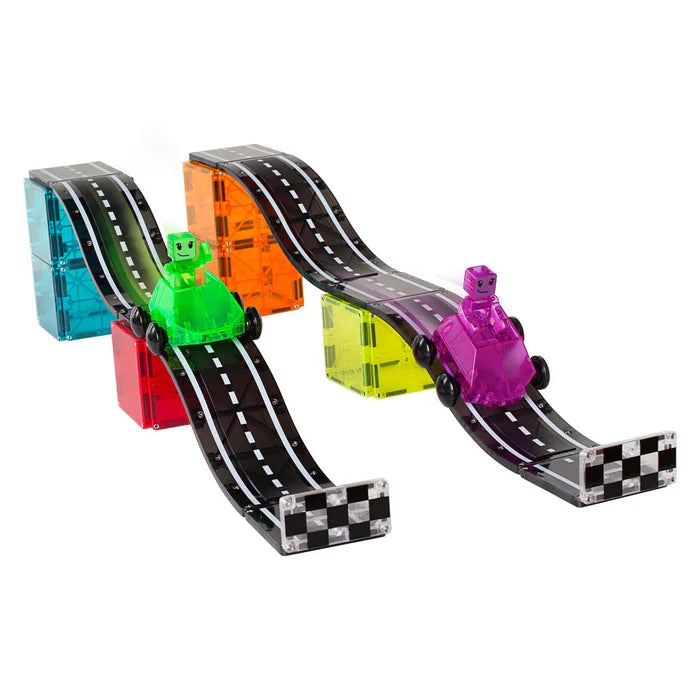 Magnetic Magna Tiles Downhill Duo, 40-pieces, met groene en paarse auto’s op een dubbele racebaan met zwart-witte finish.