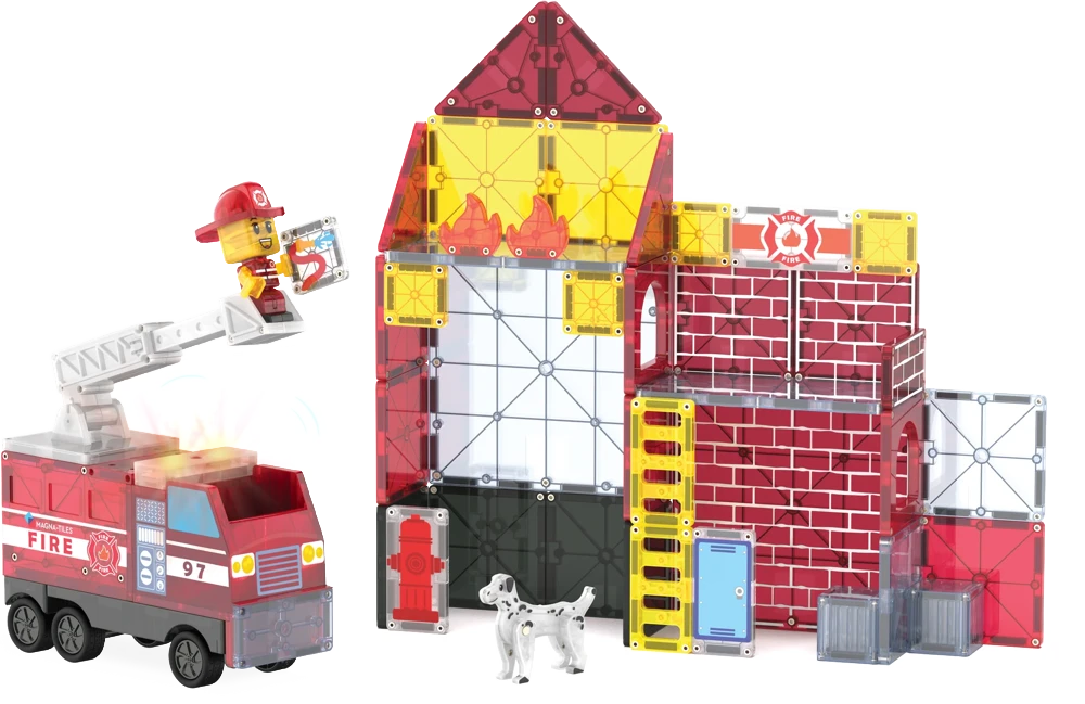 Magnetisch speelgoed met Fire Station, brandweerauto en brandend gebouw van Magnetic Magna Tiles voor kinderen.