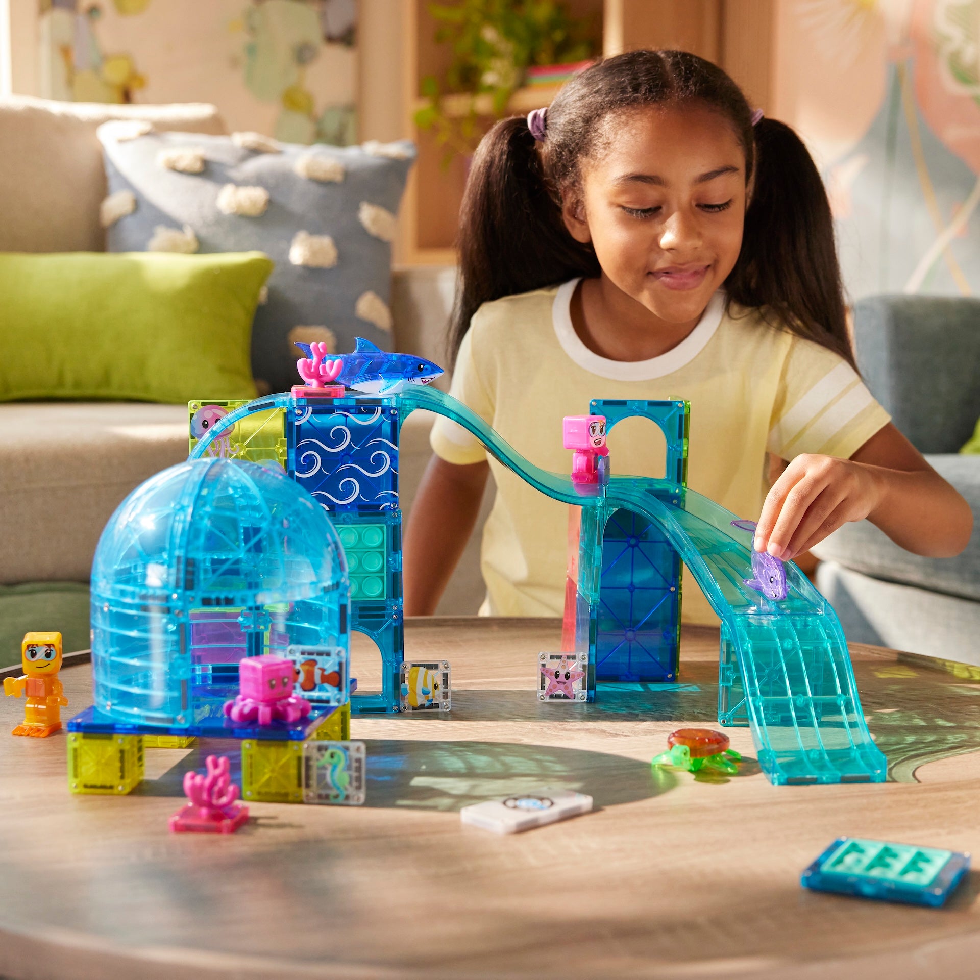 Magnetic magna tiles Undersea Adventure kind bouwt onderwaterwereld met magneet speelgoed en figuren