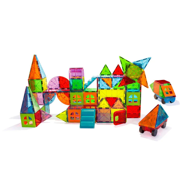 Gebouw van Magnetic Magna Tiles Metropolis Set met 110 magnetische bouwstenen in geel en groen, inclusief voertuigen.