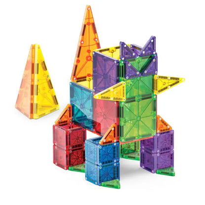MAGNA-TILES Combo MicroMAGS in de vorm van een robot, met een gele piramide-achtergrond.