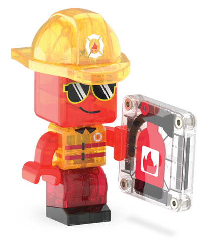 MicroMAGS brandweerman met helm en accessoires, onderdeel van het magnetisch speelgoed van Magna Tiles.