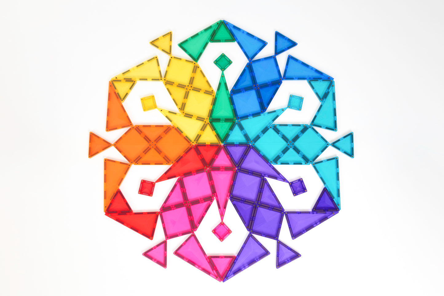 Magnetisch speelgoed Connetix tiles in regenboogkleuren bovenaanzicht op witte achtergrond