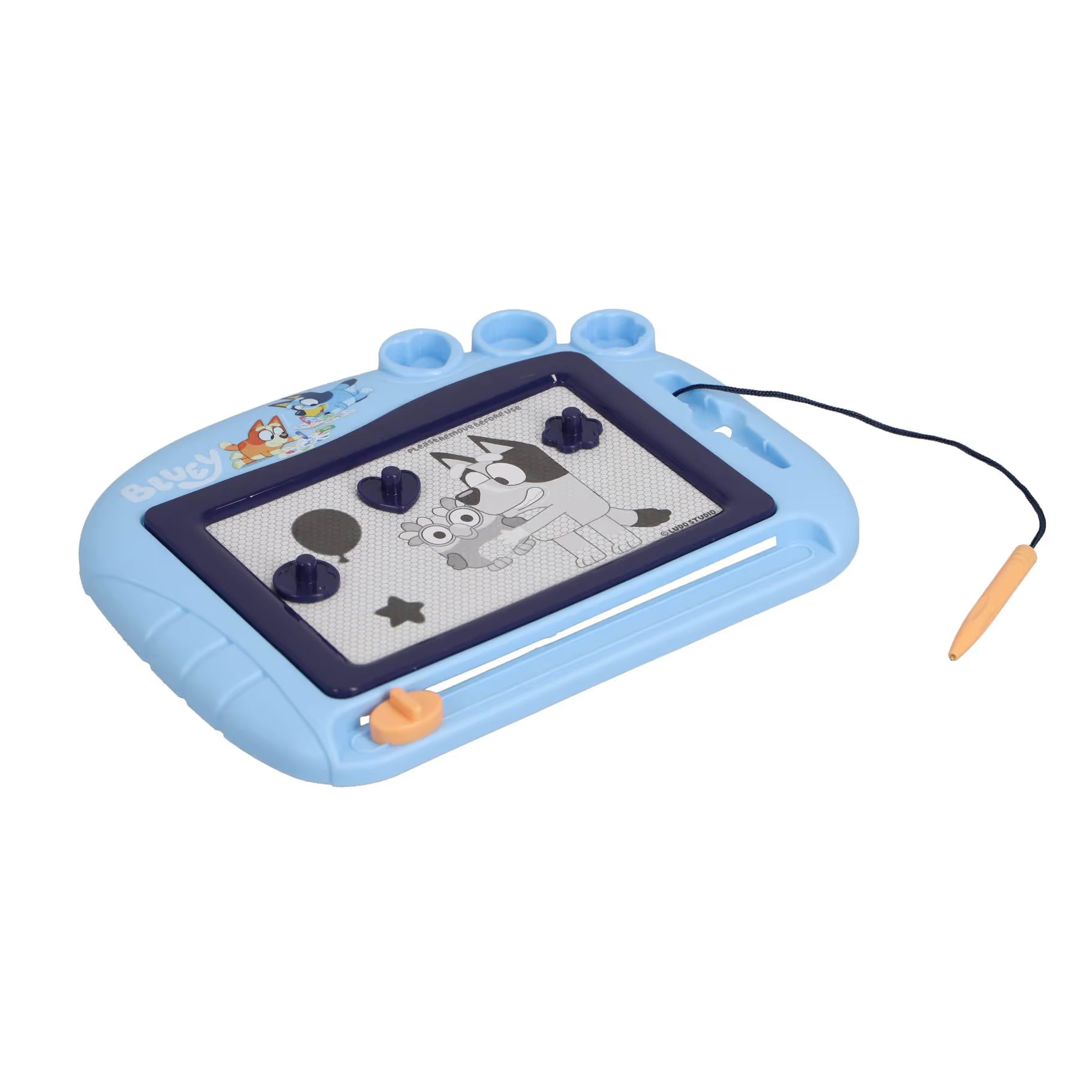 Lichtblauw Bluey magnetisch tekenbord voor peuters, bovenaanzicht met pen en vormen, creatief speelgoed.