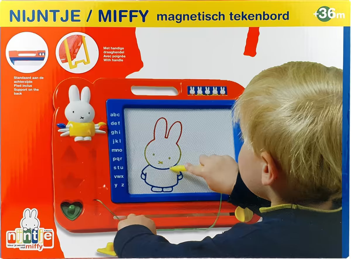 Voorkant verpakking van Magnetisch tekenbord Nijntje, met afbeelding van kind dat een Miffy kleurplaat tekent.