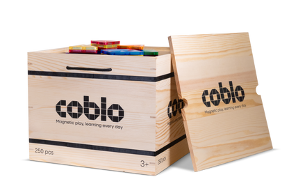 Magnetische tegels Coblo Classic XL Box 250 stuks in houten opbergdoos met deksel en kleurrijk speelgoed