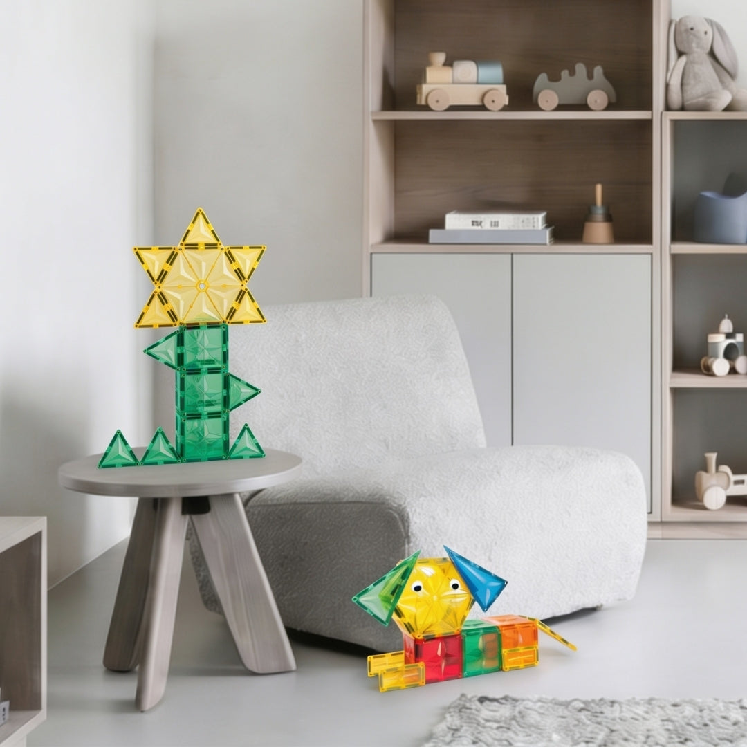 Coblo speelgoed creatieve constructies, magneet tegels in kinderkamer met groene en gele bouwwerken
