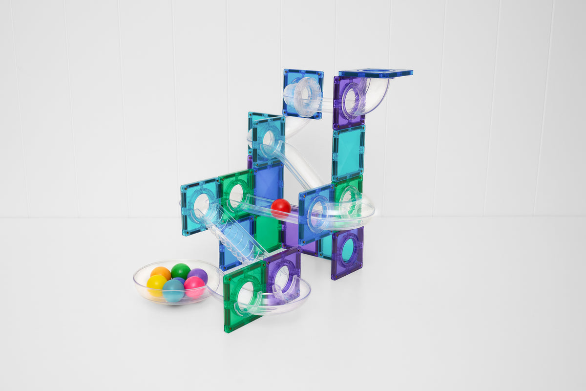 Connetix magnetische tegels knikkerbaan constructie koele kleuren blauw groen paars met transparante rails