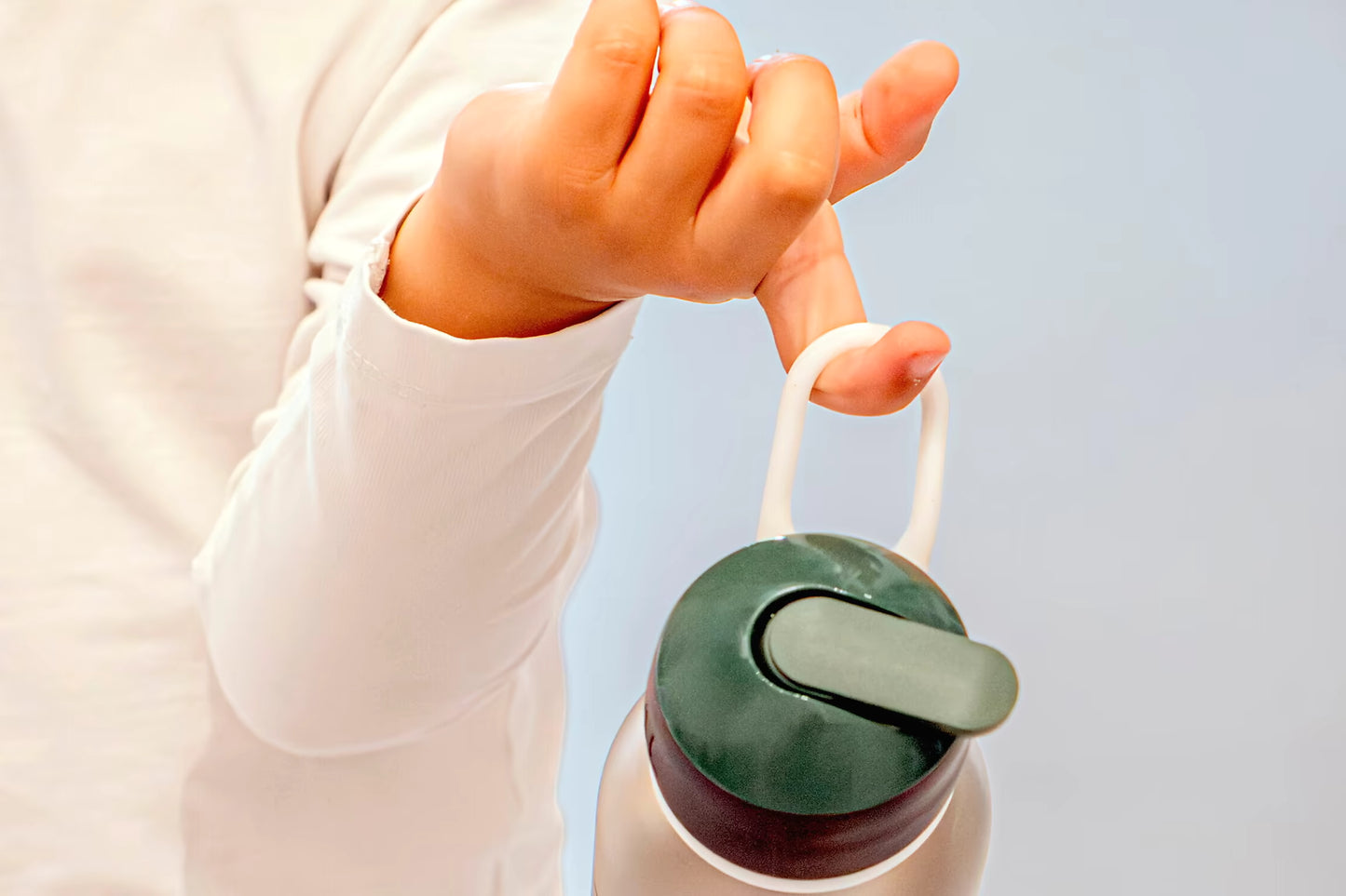 Mepal Isoleerfles Campus Little Dutch RVS drinkfles kind met handige draaglus en groene flip-up dop voor makkelijk gebruik.