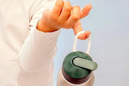 Mepal Isoleerfles Campus Little Dutch RVS drinkfles kind met handige draaglus en groene flip-up dop voor makkelijk gebruik.