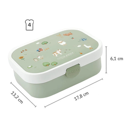 Little Farm Mepal lunchbox van Little Dutch met afmetingen 17,8 x 13,2 cm, geschikt voor vier boterhammen.