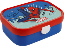 Detailfoto van Mepal lunchbox met Marvel Spiderman print op rood-blauwe broodtrommel kind, ideaal voor school.