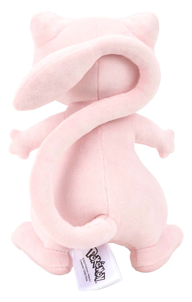 Mew Pokémon knuffel van Jazwares gezien vanaf de achterkant, met lange staart en zacht pluche, geschikt als Pokémon cadeau