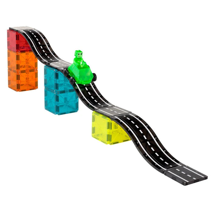 Groen MicroMags figuurtje rijdt over golvende Downhill Duo race baan met 40 magnetische tegels