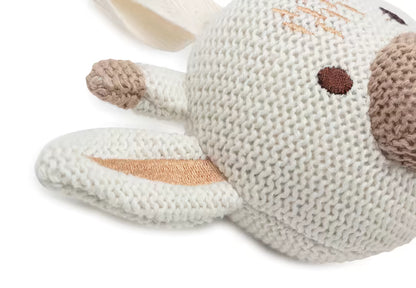 Detailfoto van het Jollein Muziekdoosje Giraffe in gebreid katoen, ideaal als zacht muziekdoosje baby en kraamcadeau.