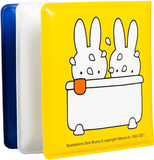 Nijntje Badboekje 10x10cm met vrolijke illustratie van konijntjes in bad, ideaal badspeelgoed voor baby’s.