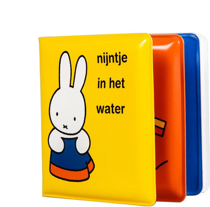 Nijntje Badboekje in het water met gele kaft en Nijntje-illustratie, zacht badboekje baby en bad speelgoed.