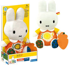 Nijntje Knuffel sprekende pop met lampjes, inclusief wortel bijtspeeltje en verpakking, ideaal baby cadeau vanaf 6 maanden.