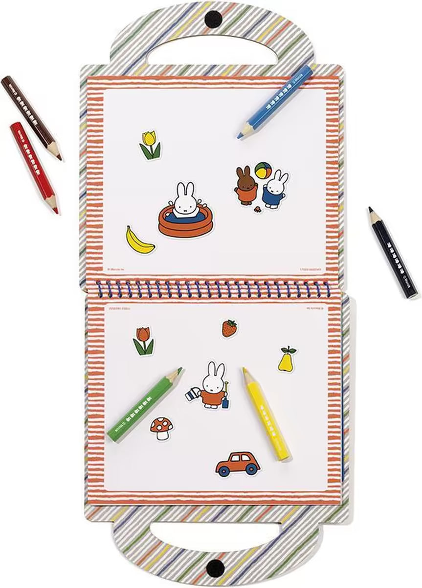 Nijntje Knutselboek bovenaanzicht met stickers, kleurplaten en potloden, ideaal Doeboek en leuke dingen om te knutselen.