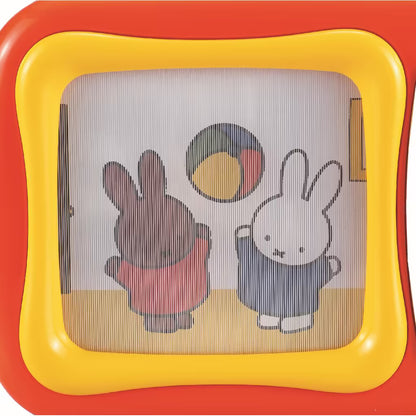 Nijntje mijn eerste TV met kleurrijke haasjes op scherm, rood-geel ontwerp en ideaal als educatief speelgoed.