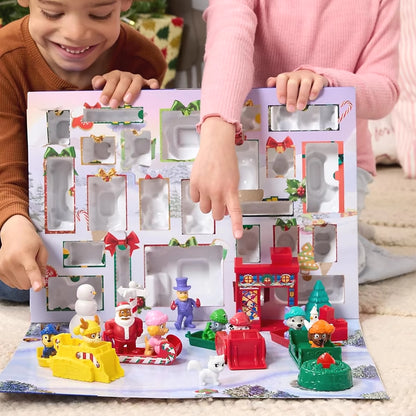Kinderen spelen met Paw Patrol Advent kalender 2025 figuren waaronder Skye, Marshall en Everest PAW Patrol.