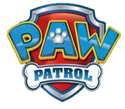 Paw Patrol speelgoedlogo met rood-blauwe kleuren en hondenpoot, voor kinderen, verkocht via Sproutz webshop.