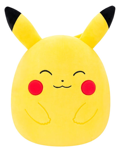 Pokémon Squishmallow Pikachu knuffel voorkant met glimlach en rode wangen, zachte Pokémon knuffel voor kinderen